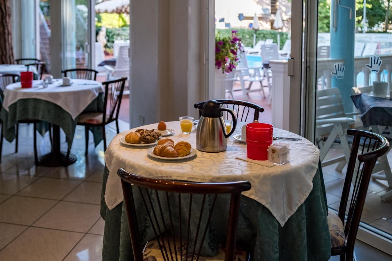 Hotel Villa Dei Fiori - Sul Mare Con Piscina Viserbella di Rimini Exteriér fotografie