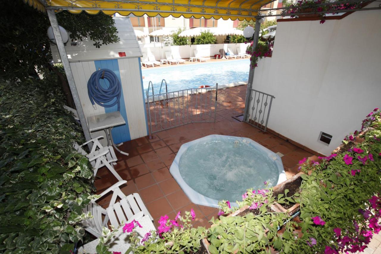 Hotel Villa Dei Fiori - Sul Mare Con Piscina Viserbella di Rimini Exteriér fotografie