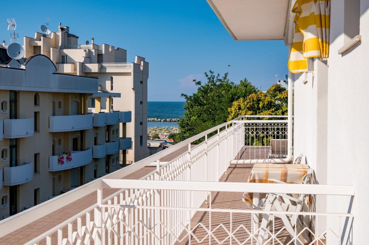 Hotel Villa Dei Fiori - Sul Mare Con Piscina Viserbella di Rimini Exteriér fotografie