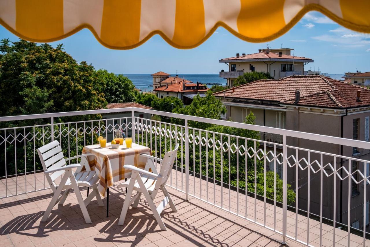 Hotel Villa Dei Fiori - Sul Mare Con Piscina Viserbella di Rimini Exteriér fotografie