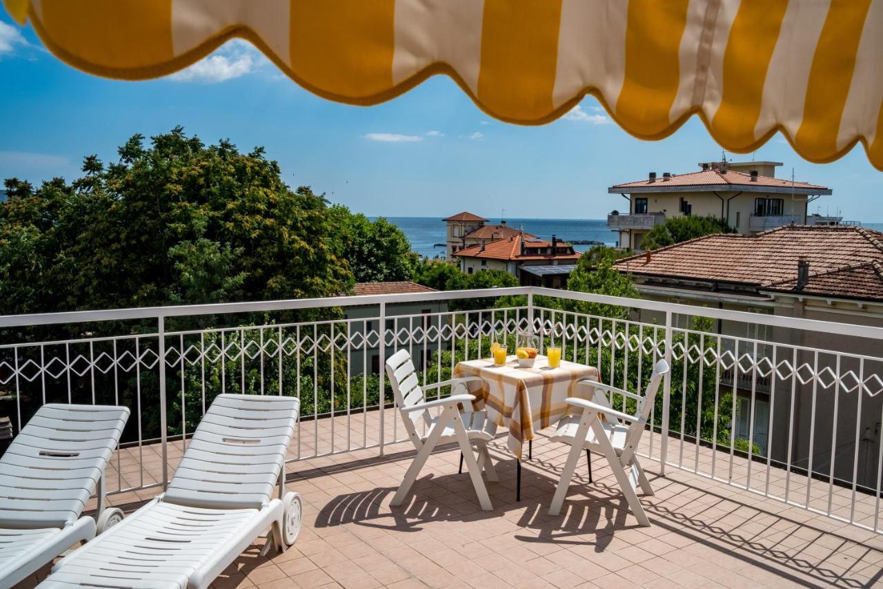 Hotel Villa Dei Fiori - Sul Mare Con Piscina Viserbella di Rimini Exteriér fotografie