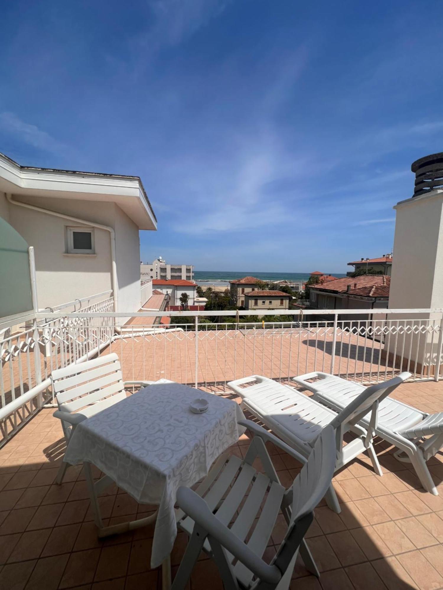 Hotel Villa Dei Fiori - Sul Mare Con Piscina Viserbella di Rimini Exteriér fotografie