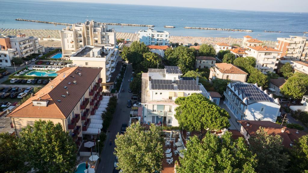 Hotel Villa Dei Fiori - Sul Mare Con Piscina Viserbella di Rimini Exteriér fotografie